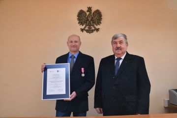 Powiatowy Inspektor Nadzoru Budowlanego uhonorowany Medalem za Długoletnią Służbę